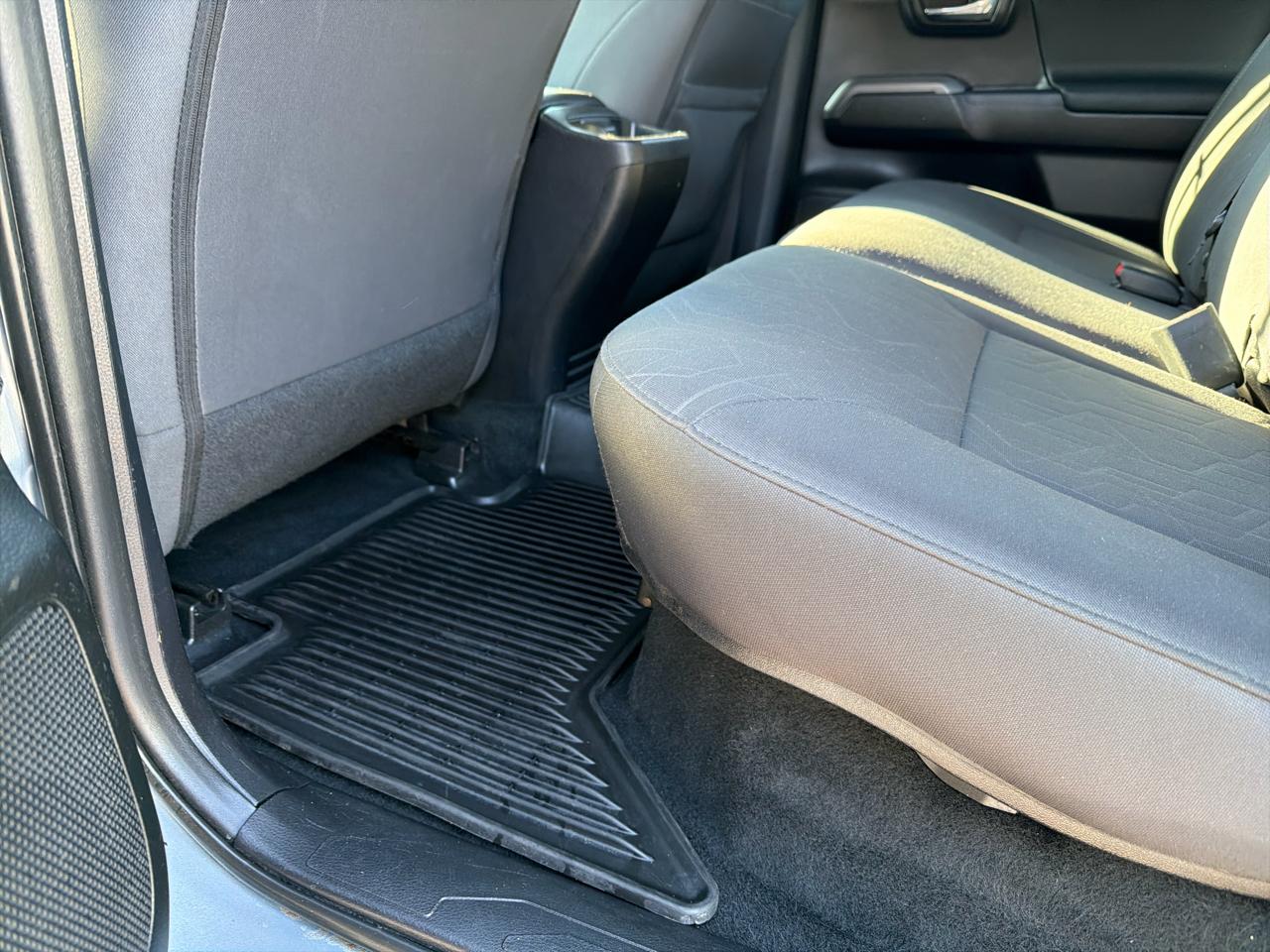 Toyota Tacoma 2WD Double Cab V6 AT TRD Sport (Natl) 2017