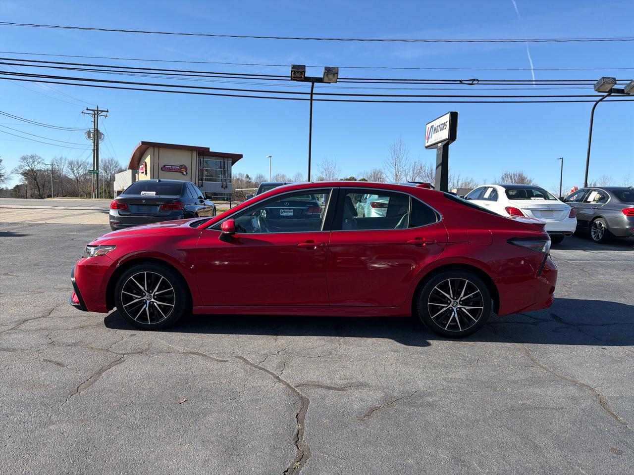 Toyota Camry SE Auto (Natl) 2021