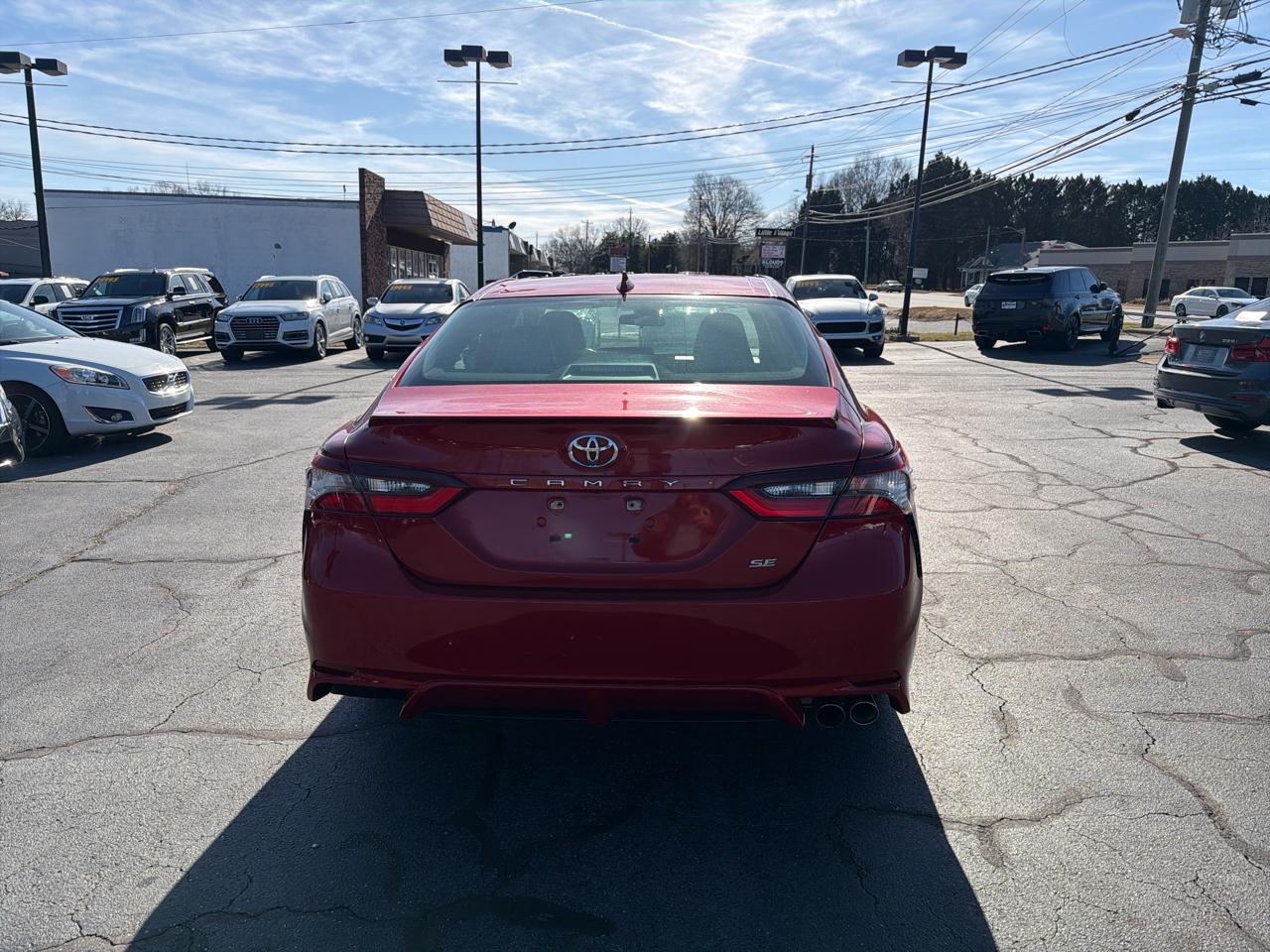 Toyota Camry SE Auto (Natl) 2021