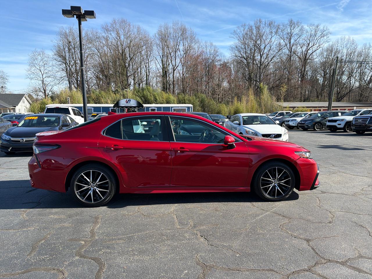 Toyota Camry SE Auto (Natl) 2021