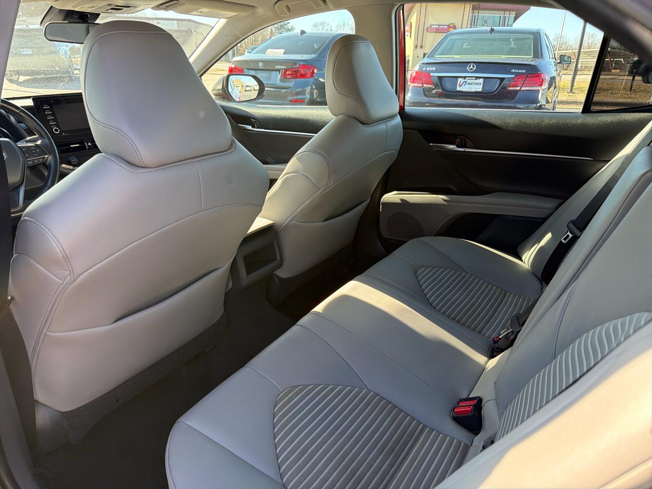 Toyota Camry SE Auto (Natl) 2021