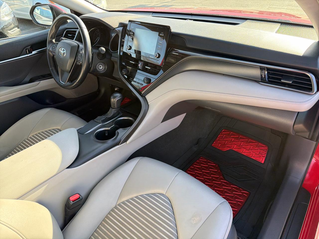 Toyota Camry SE Auto (Natl) 2021