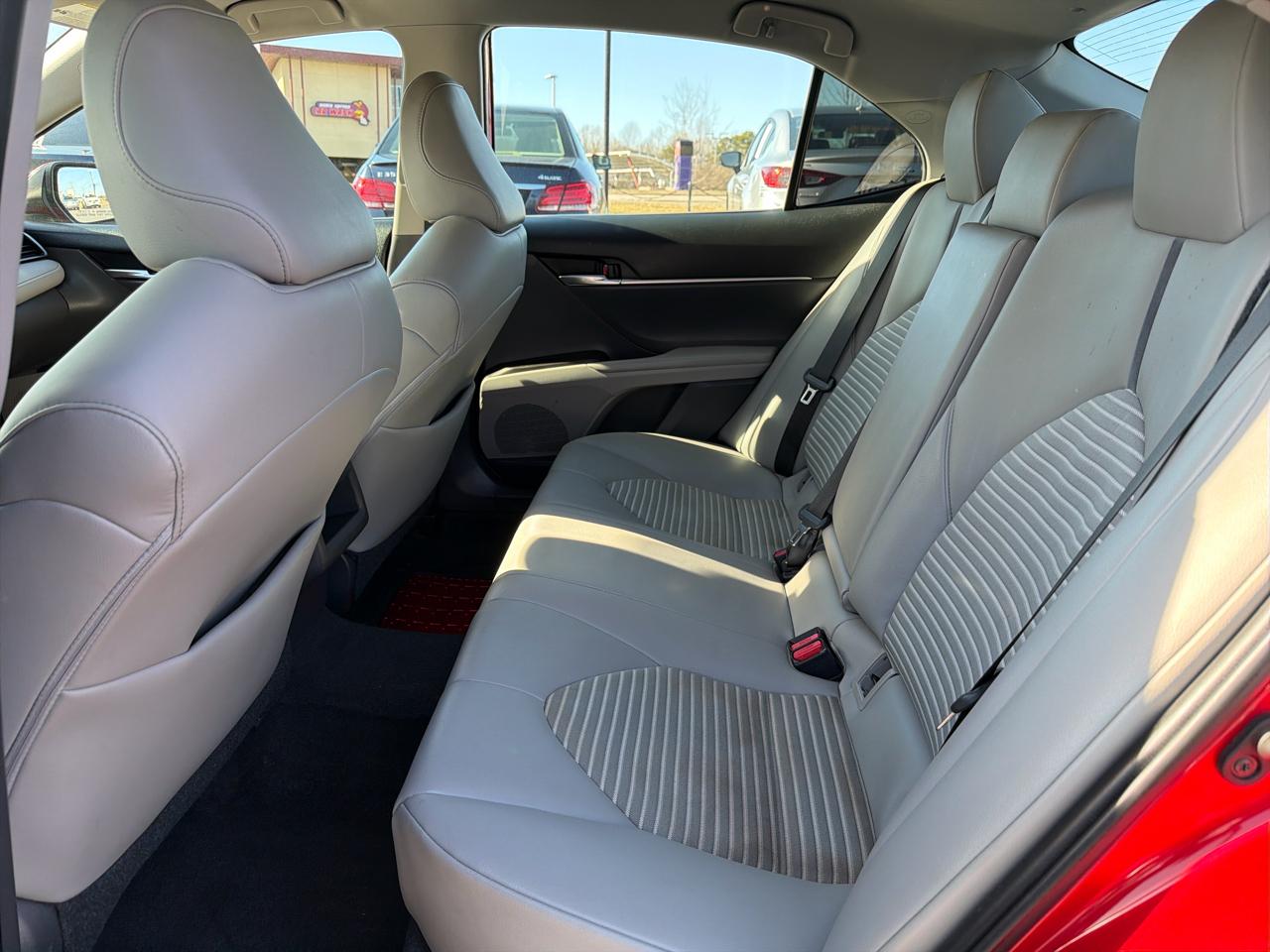 Toyota Camry SE Auto (Natl) 2021