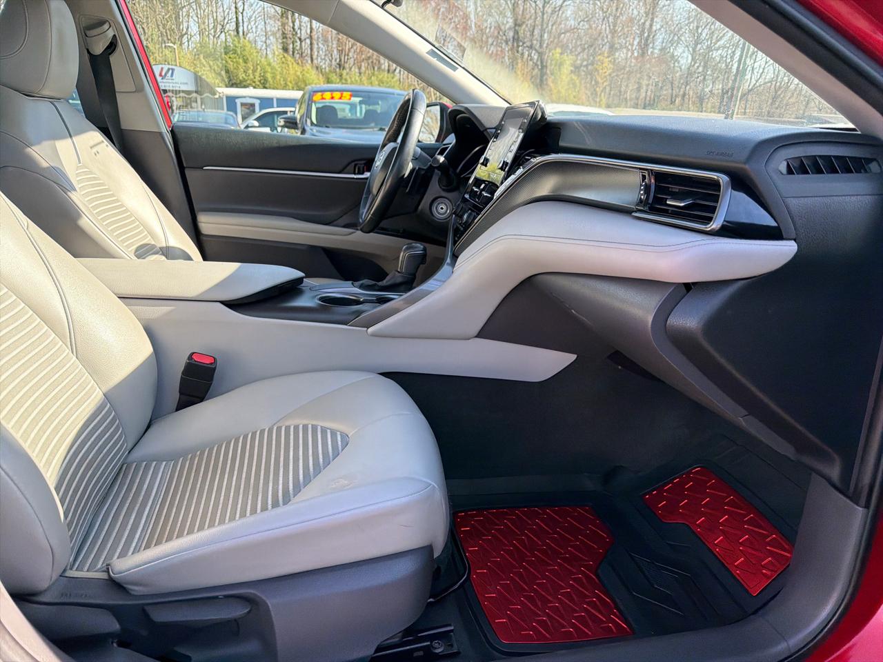 Toyota Camry SE Auto (Natl) 2021