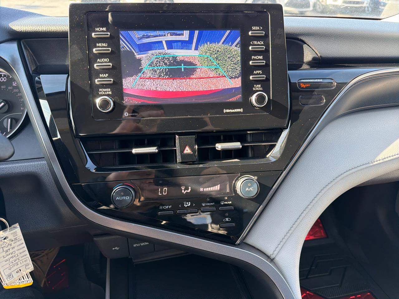 Toyota Camry SE Auto (Natl) 2021