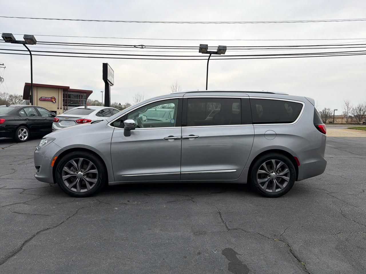 Chrysler Pacifica Limited FWD 2019