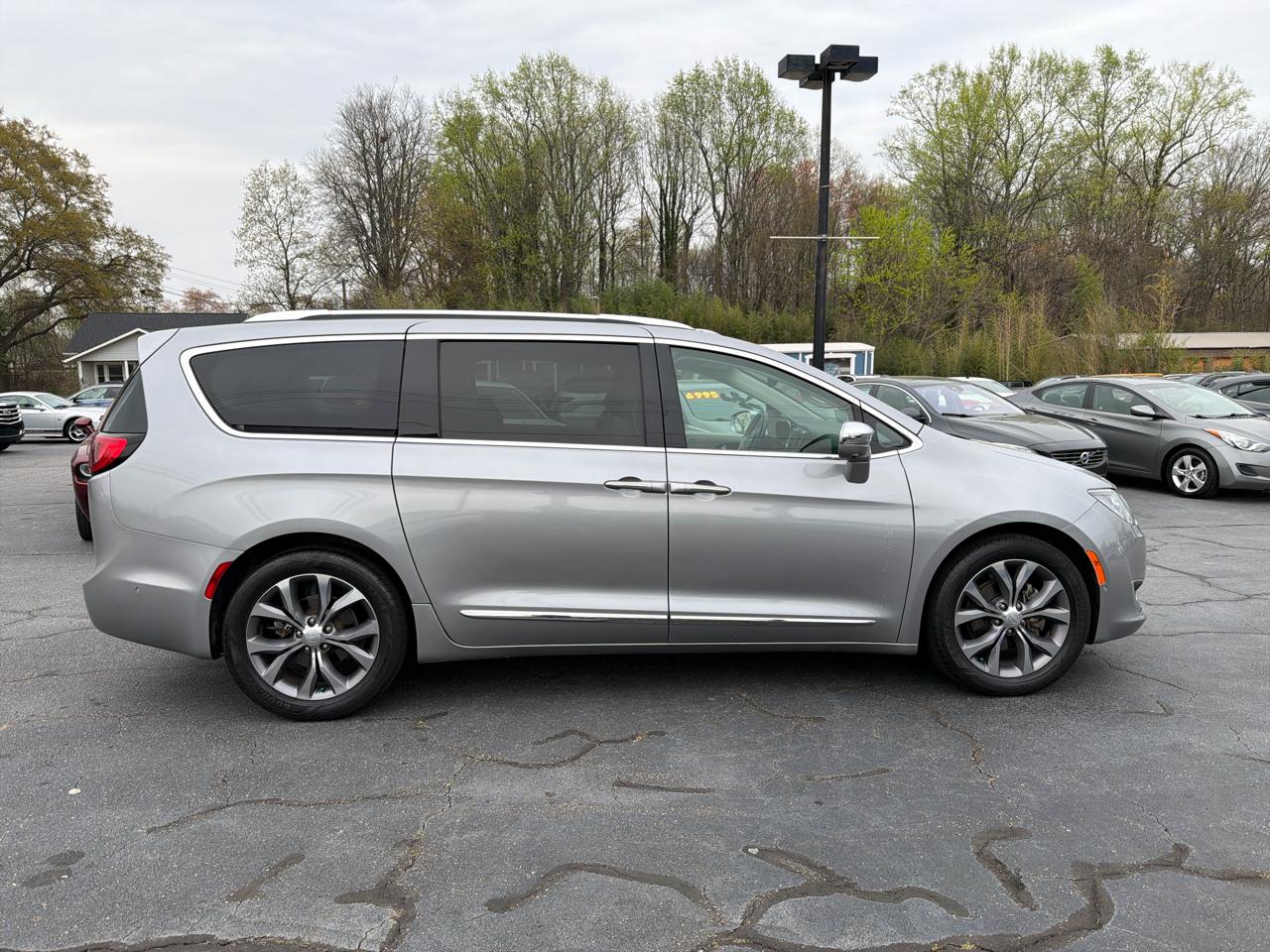 Chrysler Pacifica Limited FWD 2019