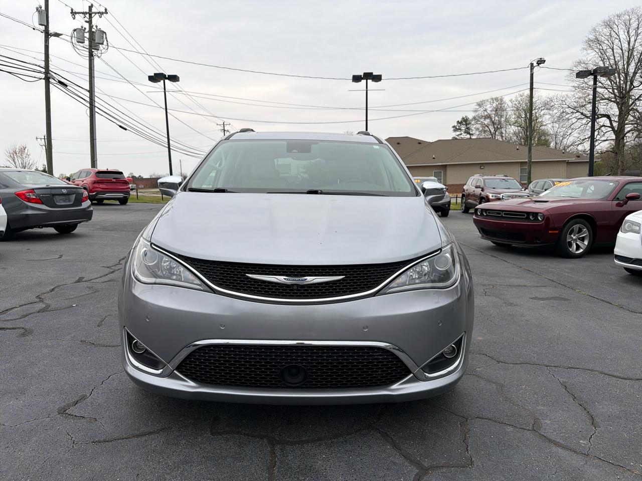 Chrysler Pacifica Limited FWD 2019