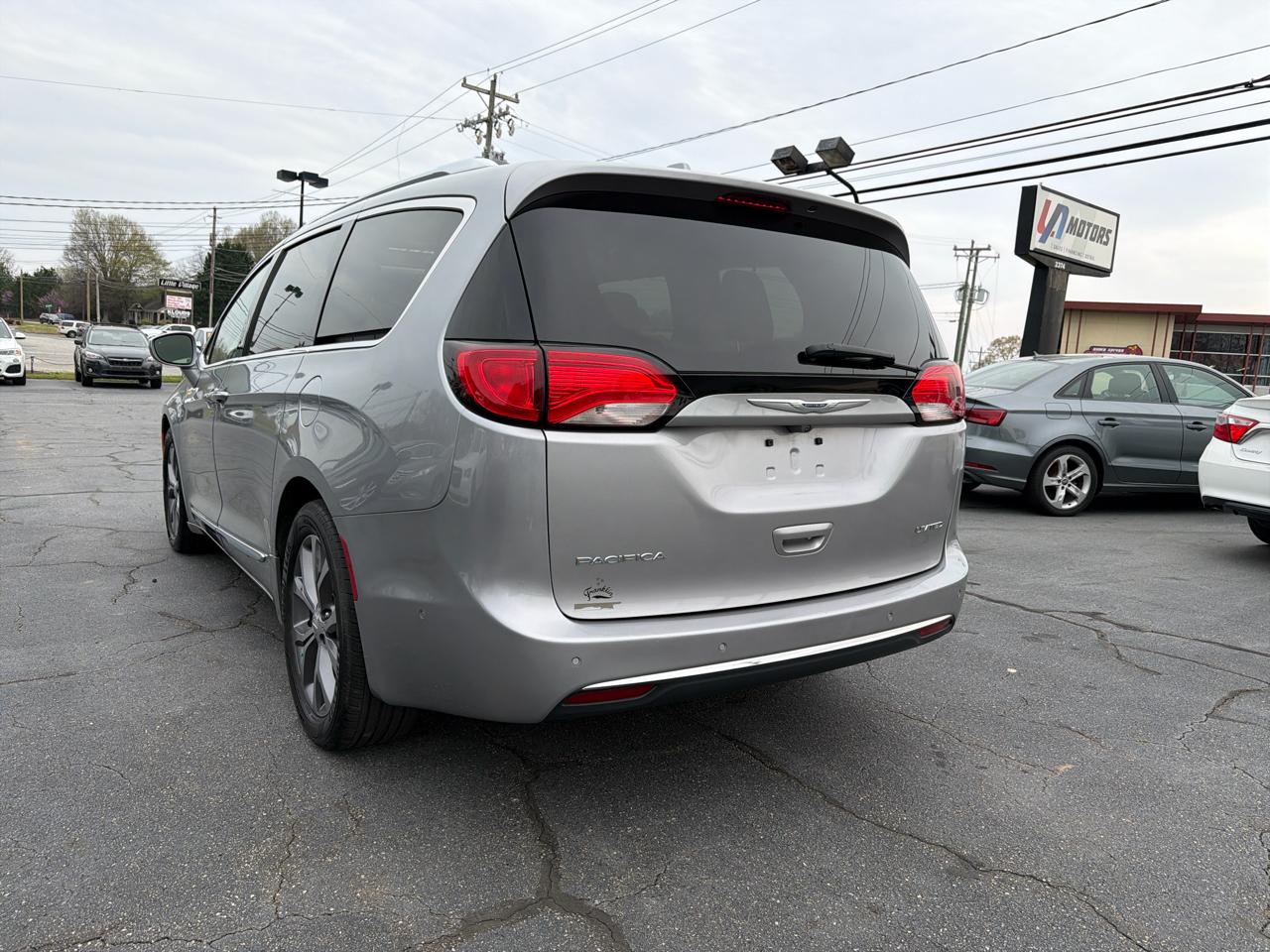 Chrysler Pacifica Limited FWD 2019