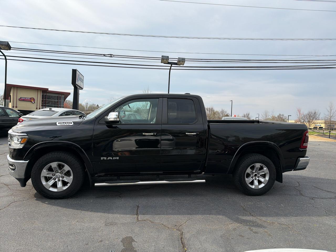 RAM 1500 Laramie 4x2 Quad Cab 6'4" Box 2019