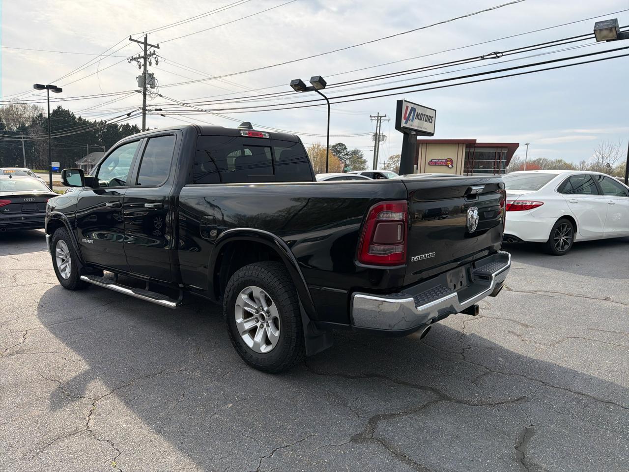 RAM 1500 Laramie 4x2 Quad Cab 6'4" Box 2019