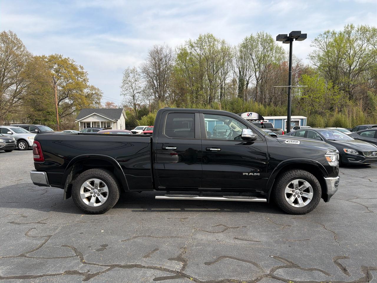 RAM 1500 Laramie 4x2 Quad Cab 6'4" Box 2019