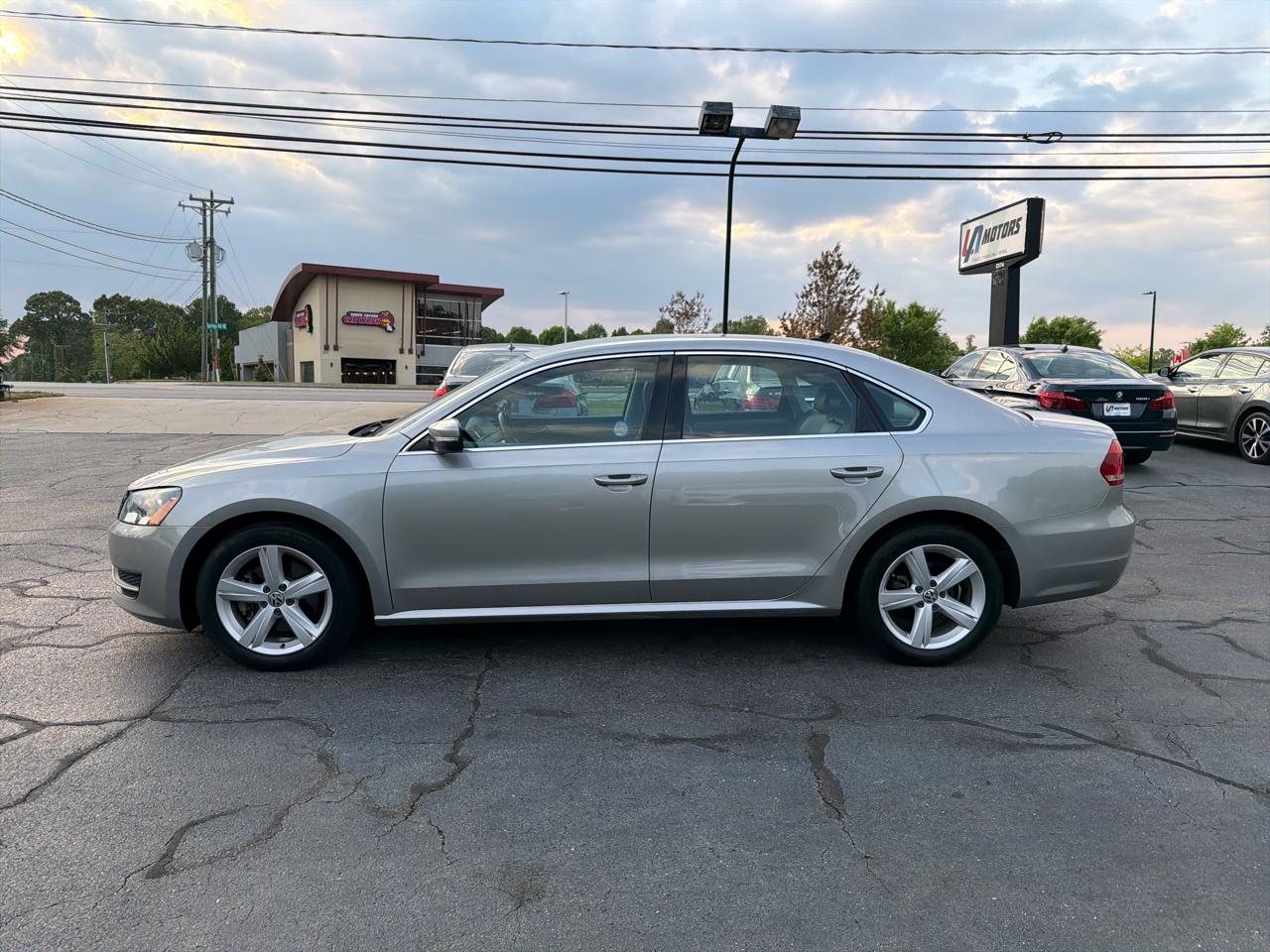 Volkswagen Passat 4dr Sdn 2.5L Auto SE 2013