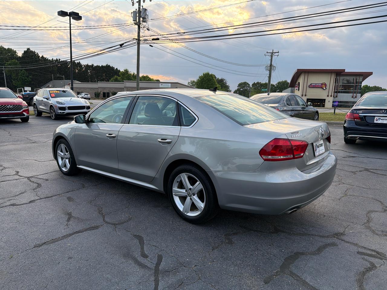 Volkswagen Passat 4dr Sdn 2.5L Auto SE 2013