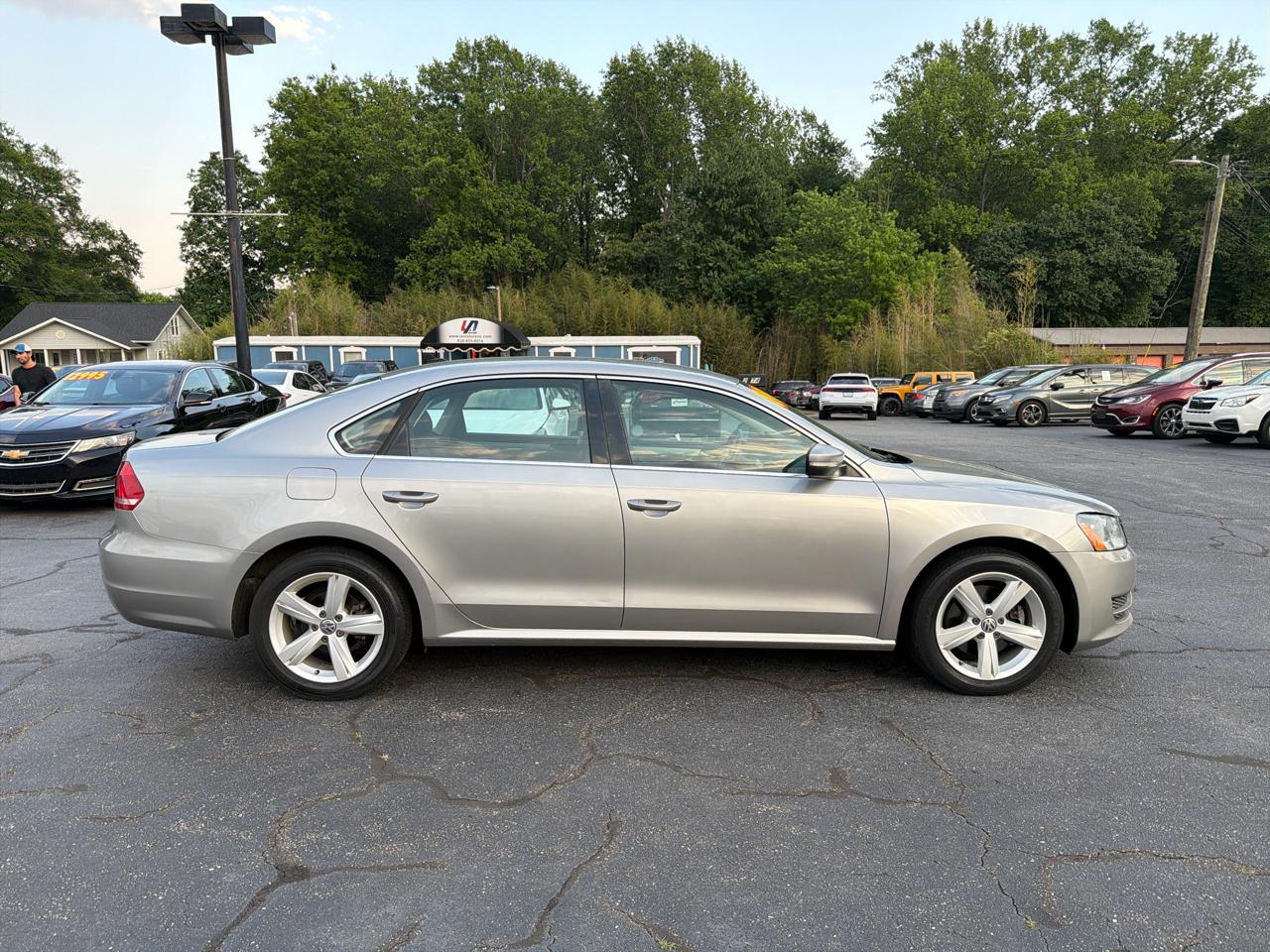 Volkswagen Passat 4dr Sdn 2.5L Auto SE 2013