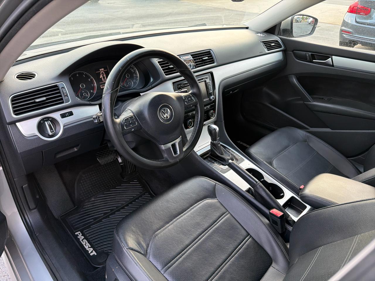 Volkswagen Passat 4dr Sdn 2.5L Auto SE 2013