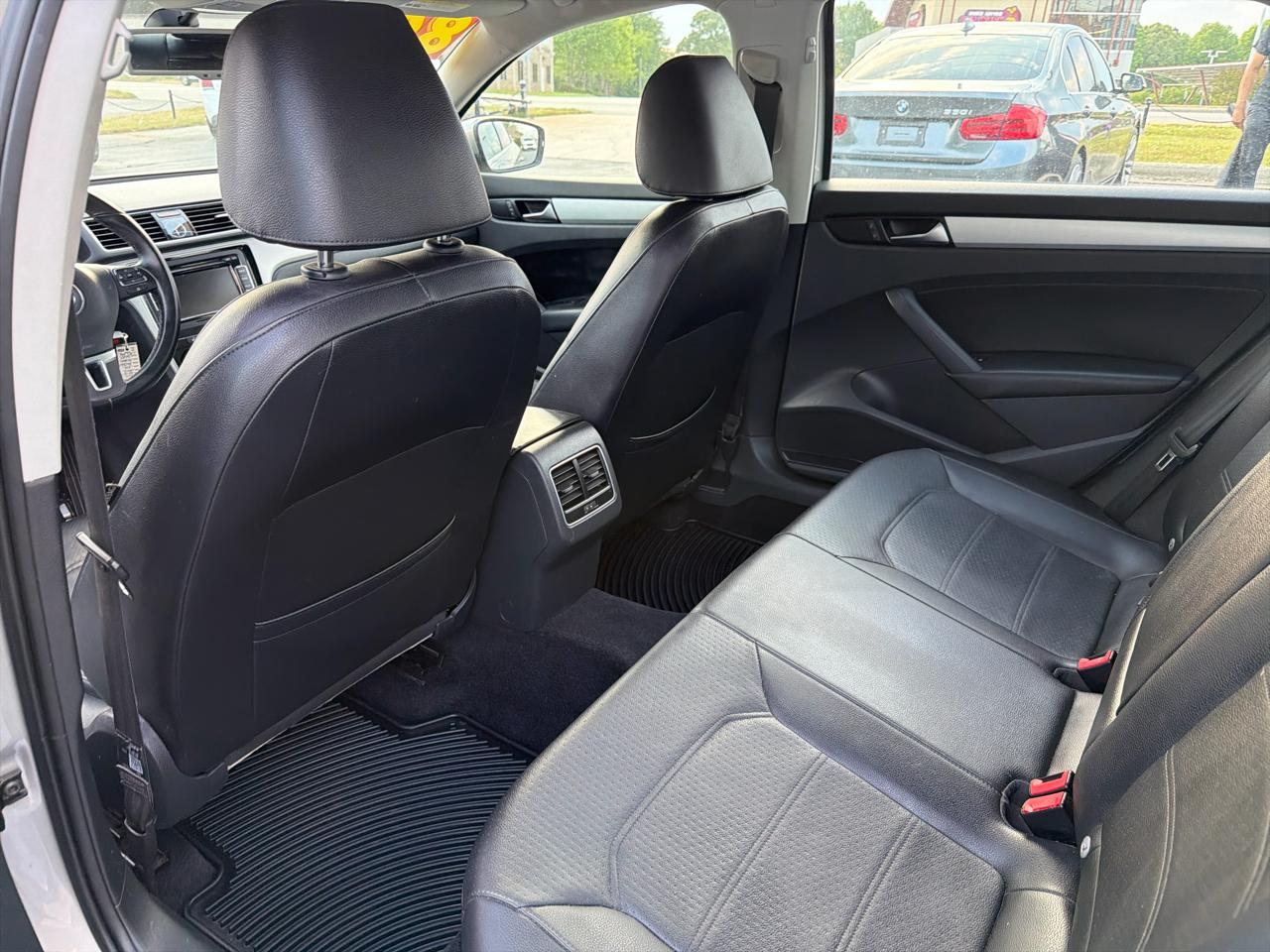 Volkswagen Passat 4dr Sdn 2.5L Auto SE 2013