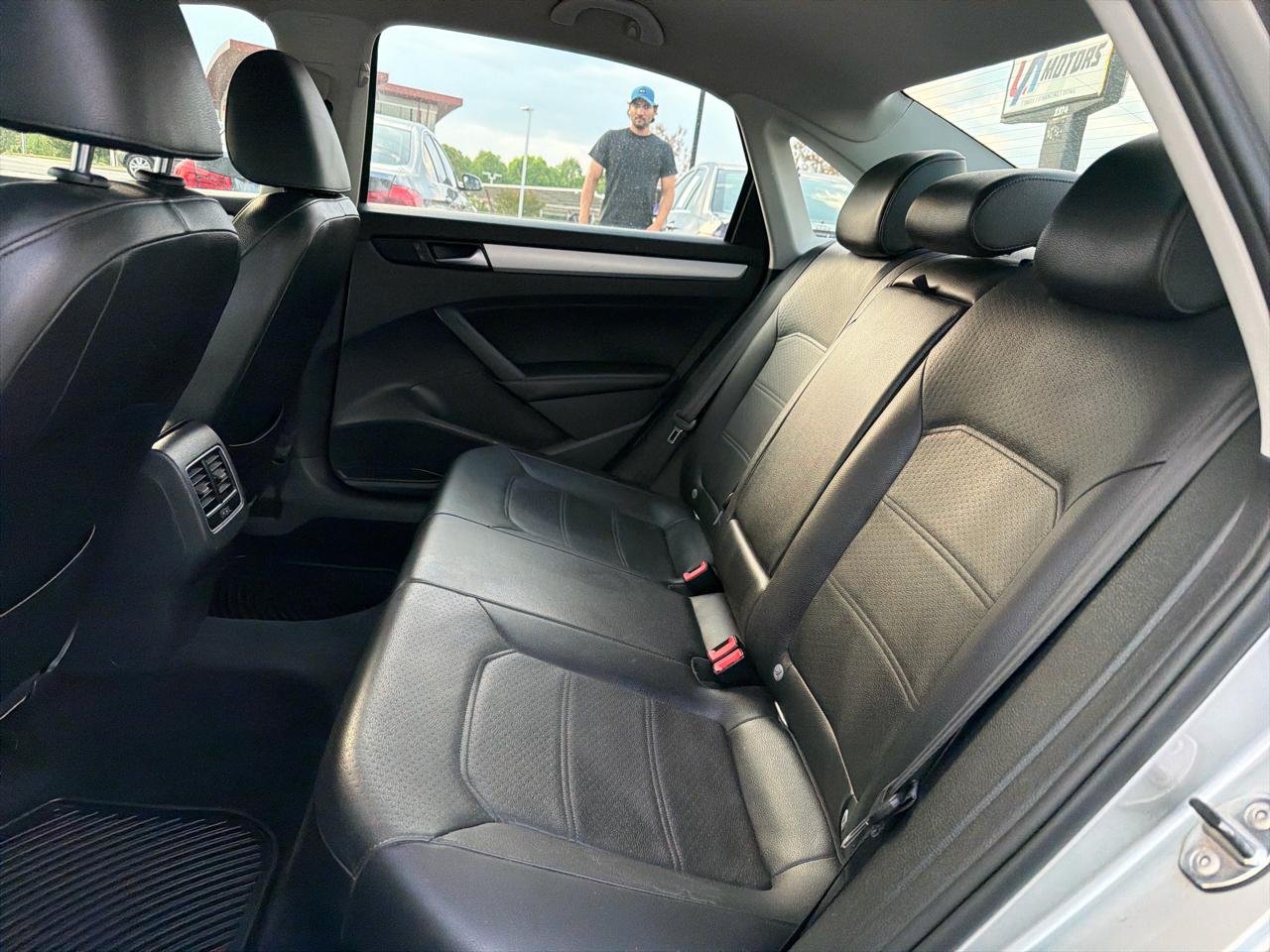 Volkswagen Passat 4dr Sdn 2.5L Auto SE 2013