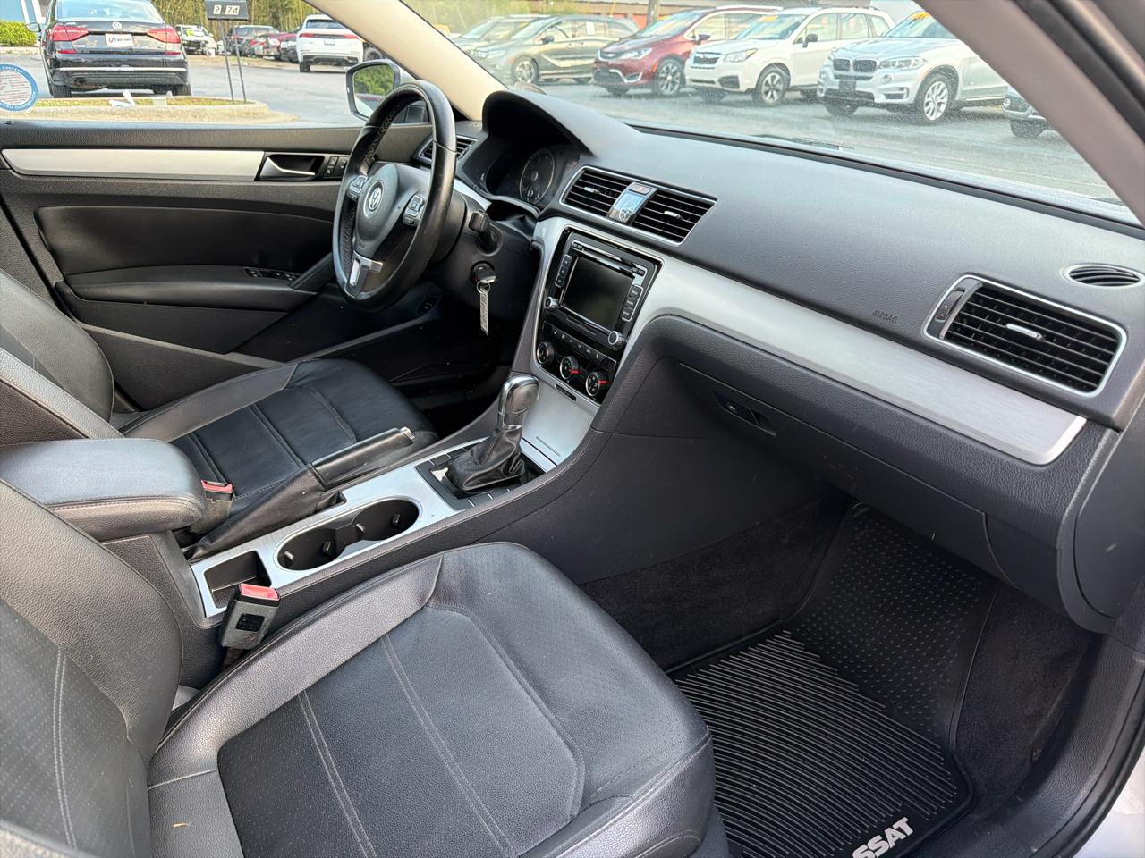 Volkswagen Passat 4dr Sdn 2.5L Auto SE 2013