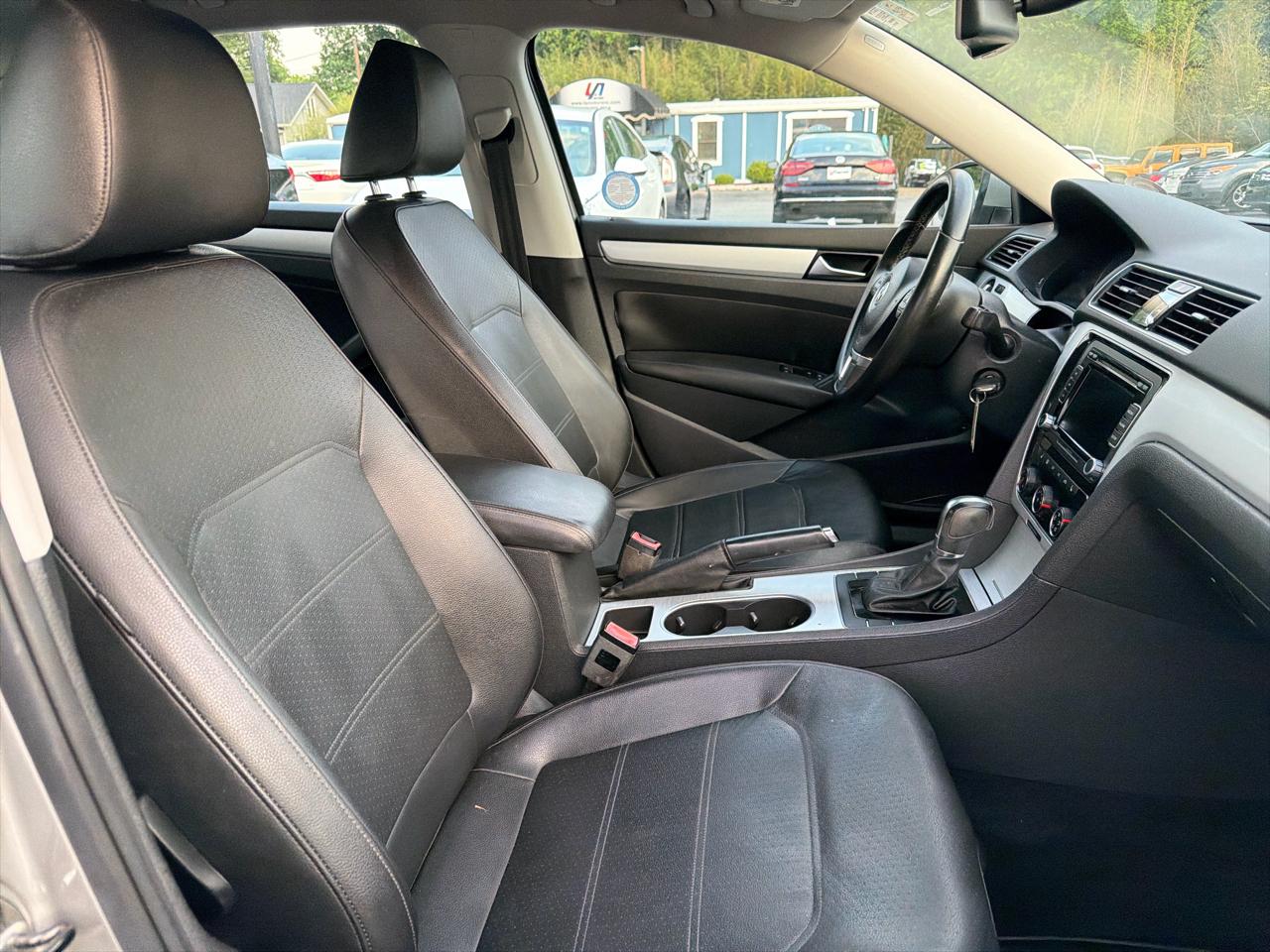 Volkswagen Passat 4dr Sdn 2.5L Auto SE 2013