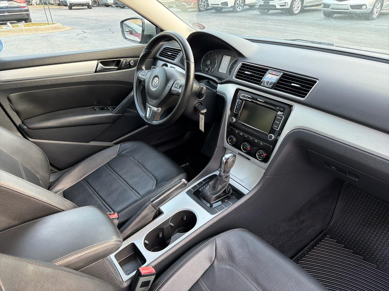 Volkswagen Passat 4dr Sdn 2.5L Auto SE 2013