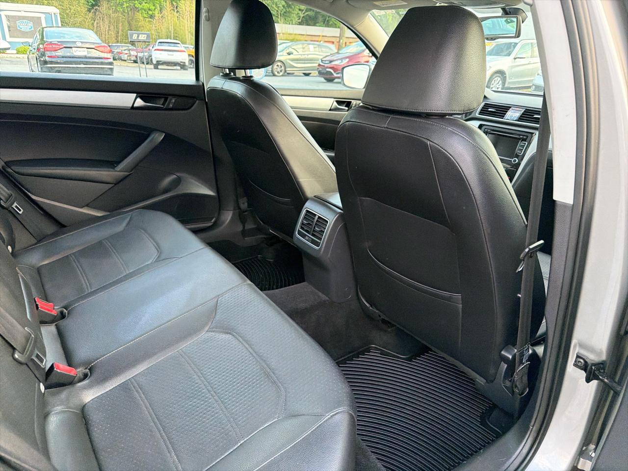 Volkswagen Passat 4dr Sdn 2.5L Auto SE 2013