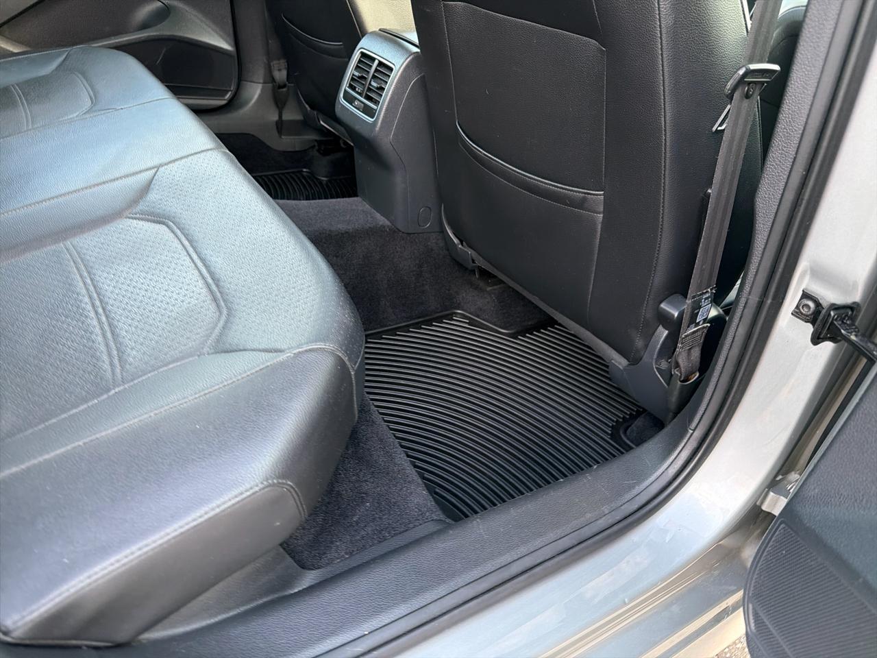 Volkswagen Passat 4dr Sdn 2.5L Auto SE 2013
