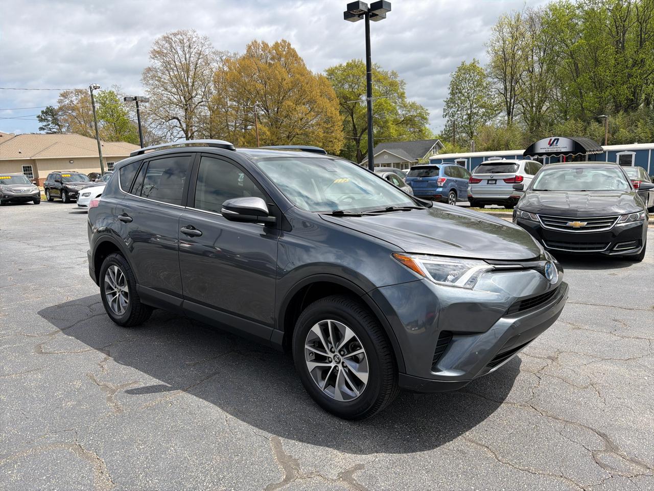 Toyota RAV4 Hybrid LE AWD (Natl) 2018