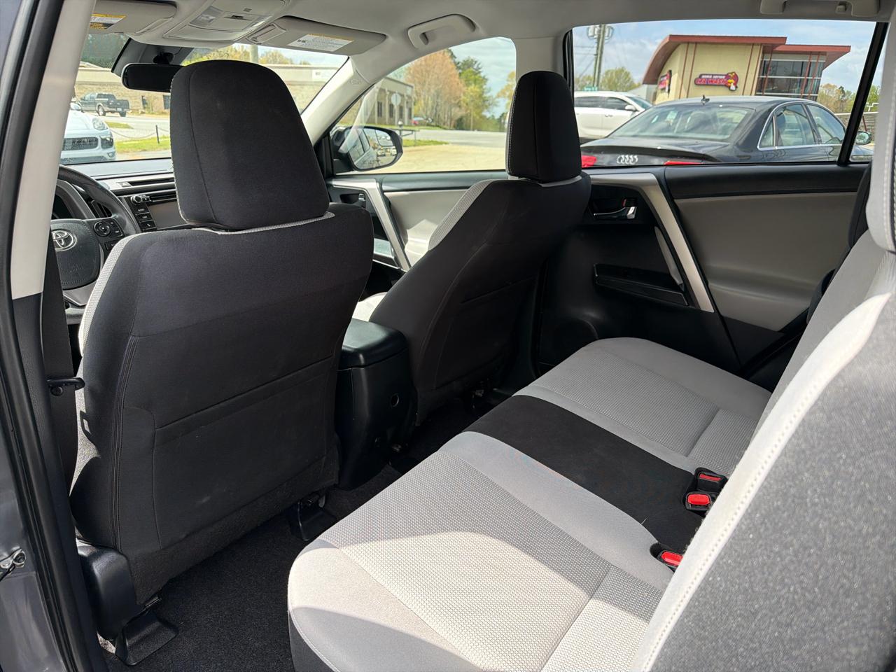 Toyota RAV4 Hybrid LE AWD (Natl) 2018