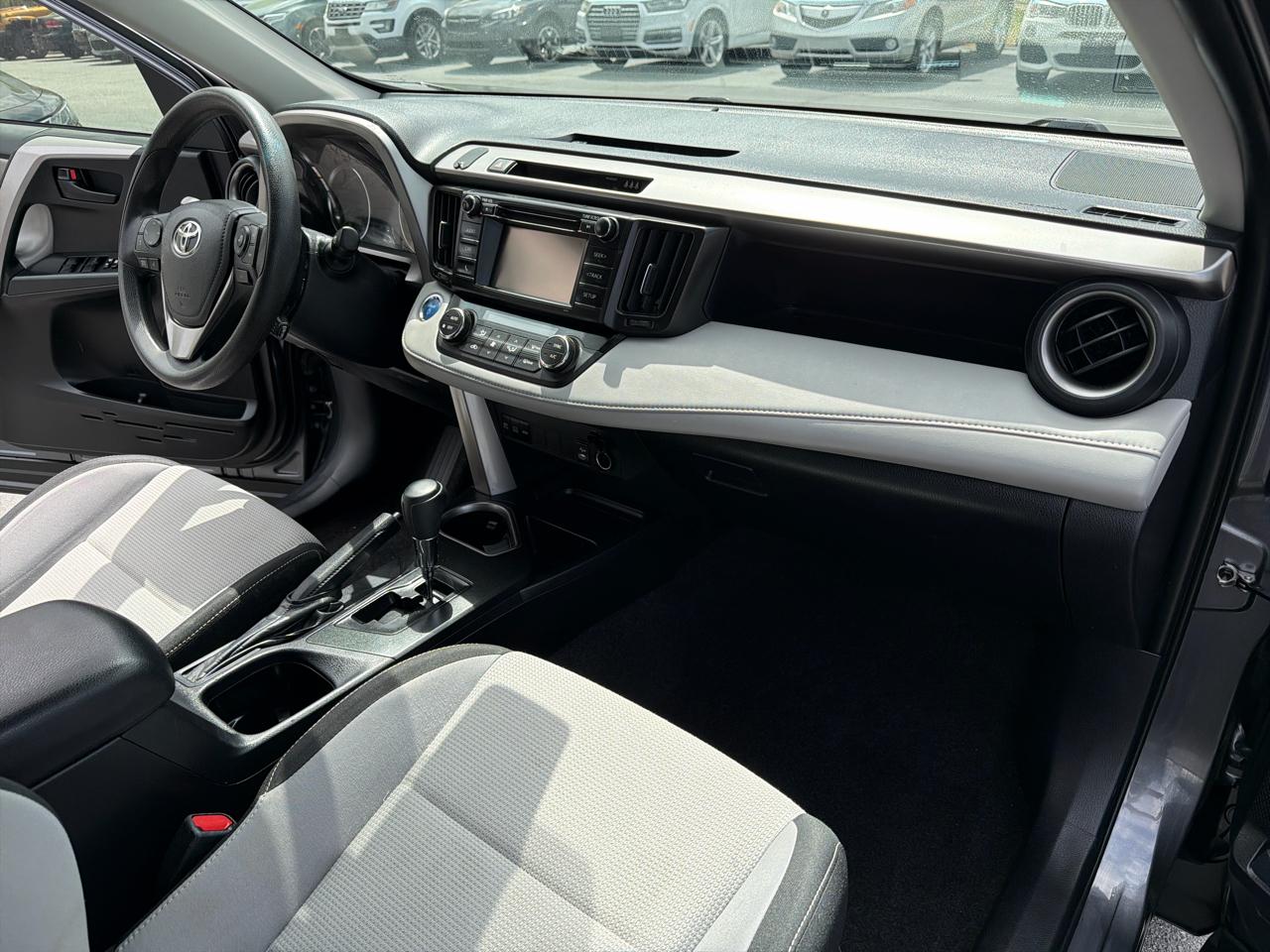 Toyota RAV4 Hybrid LE AWD (Natl) 2018