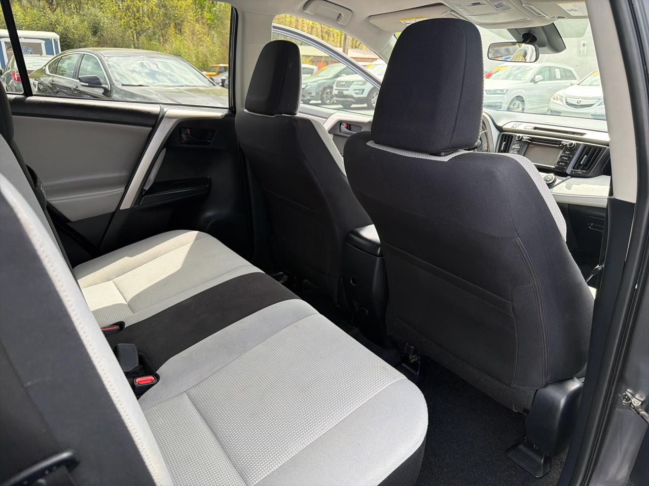 Toyota RAV4 Hybrid LE AWD (Natl) 2018