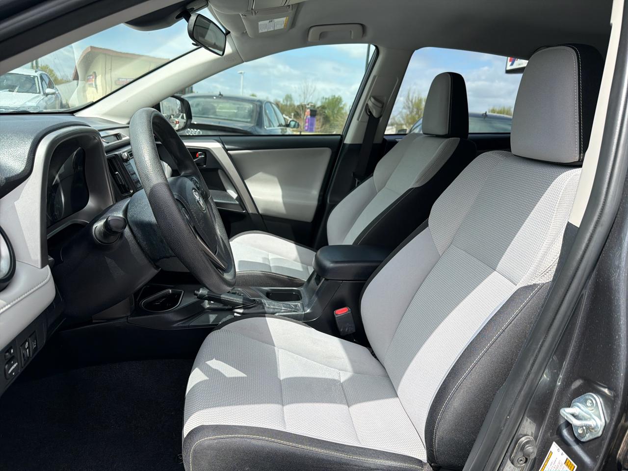 Toyota RAV4 Hybrid LE AWD (Natl) 2018