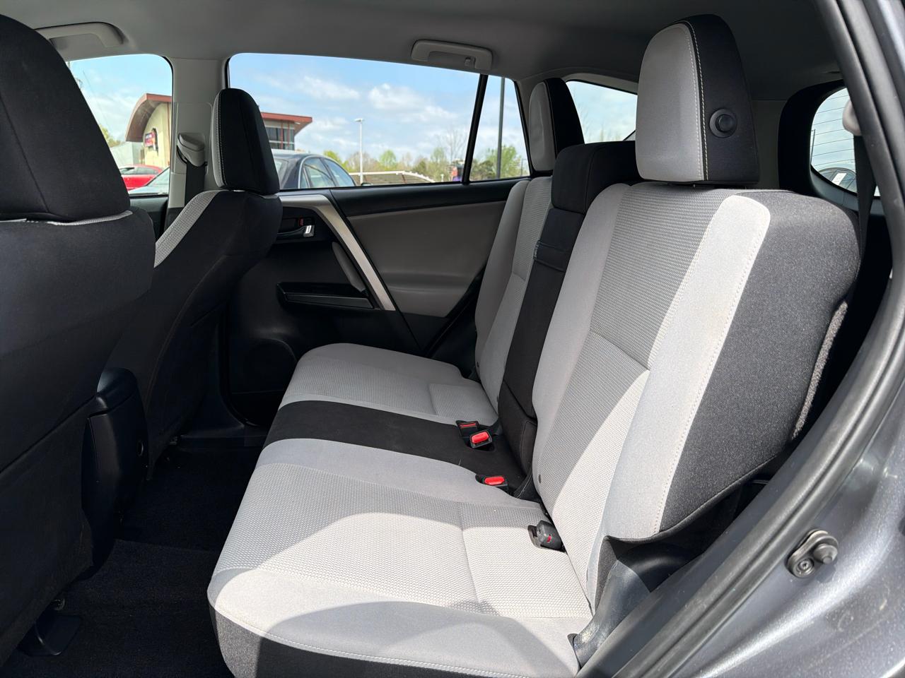 Toyota RAV4 Hybrid LE AWD (Natl) 2018