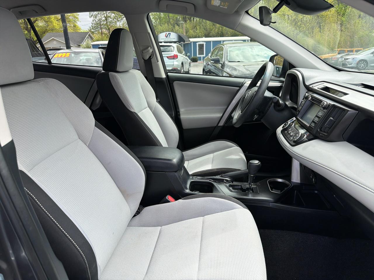 Toyota RAV4 Hybrid LE AWD (Natl) 2018