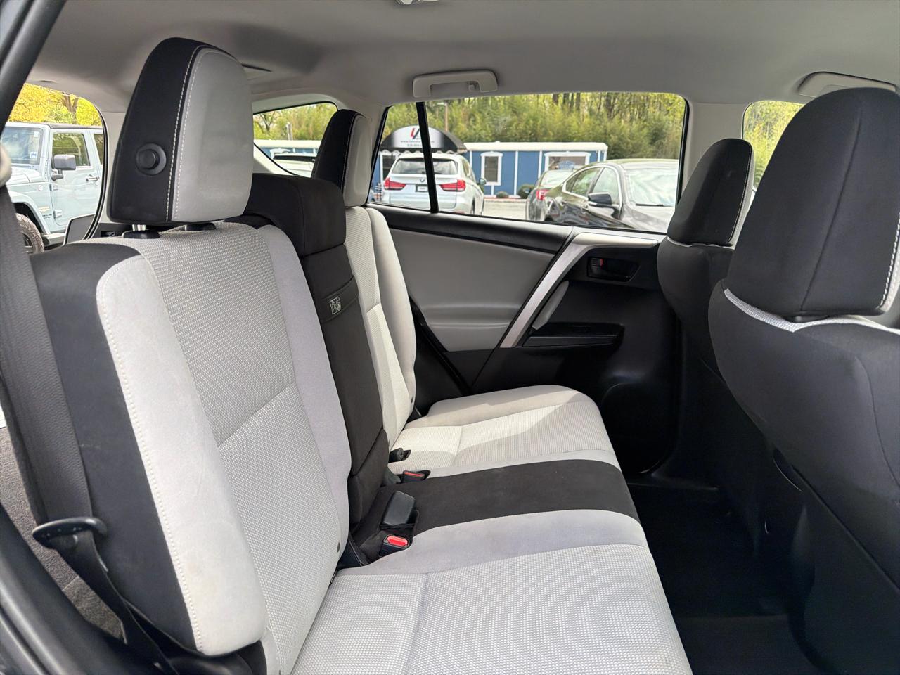 Toyota RAV4 Hybrid LE AWD (Natl) 2018