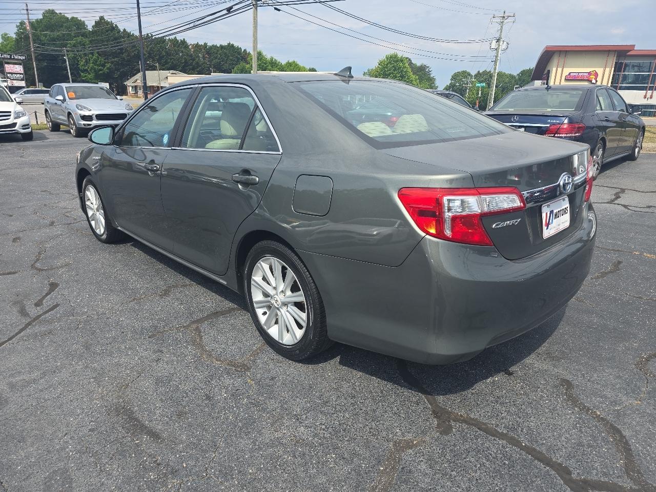 Toyota Camry Hybrid 4dr Sdn XLE (Natl) 2013