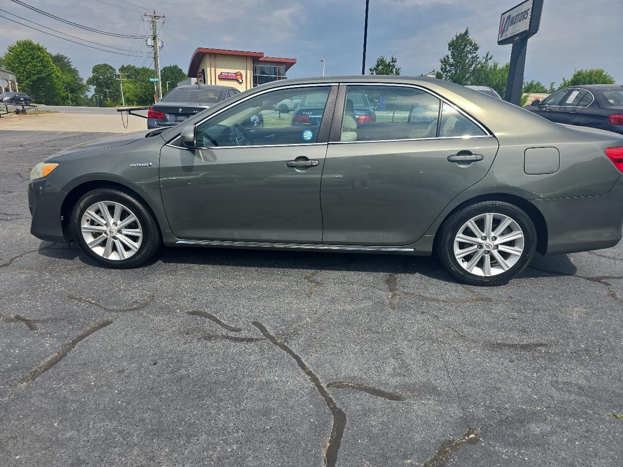 Toyota Camry Hybrid 4dr Sdn XLE (Natl) 2013