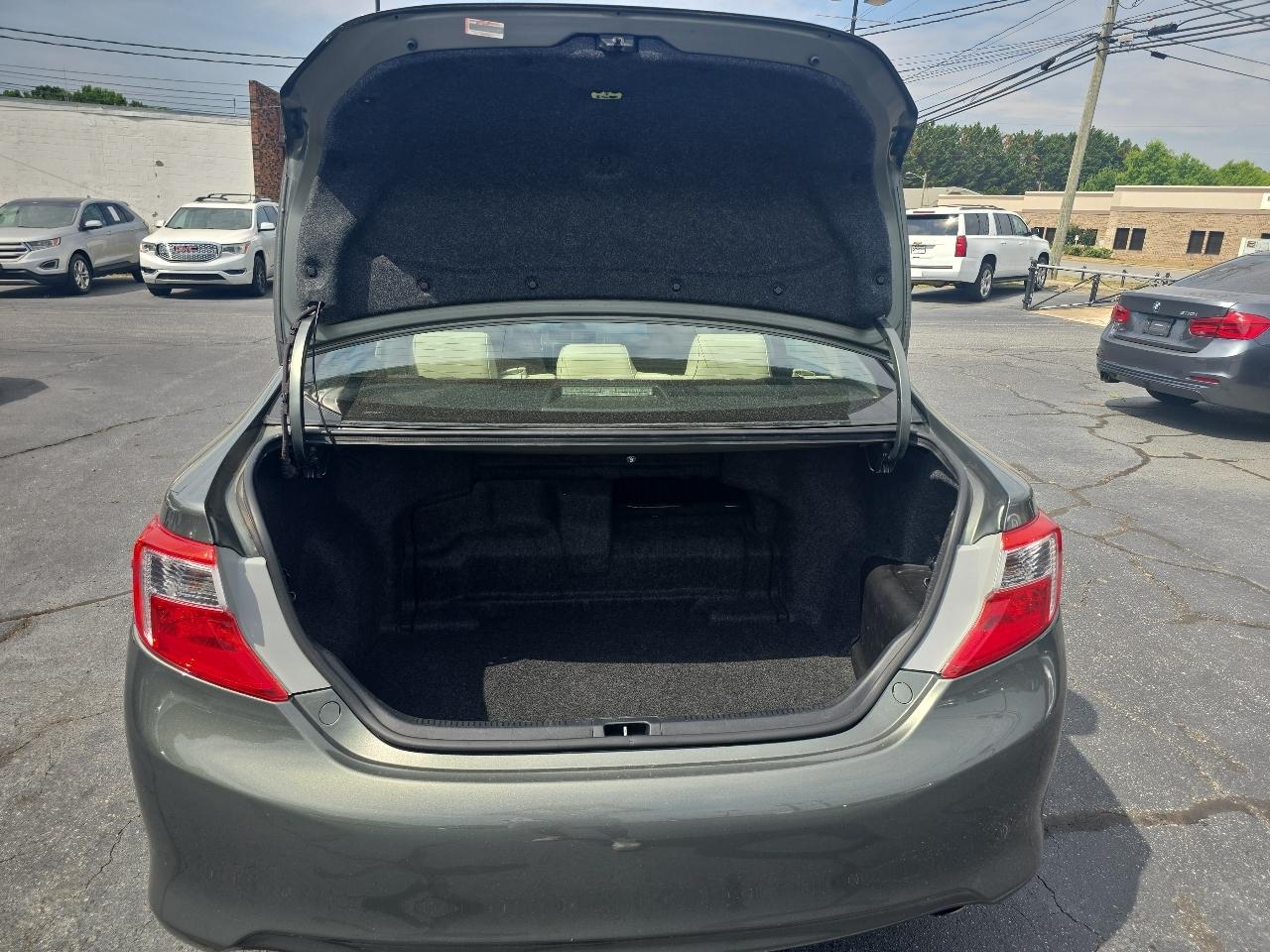 Toyota Camry Hybrid 4dr Sdn XLE (Natl) 2013
