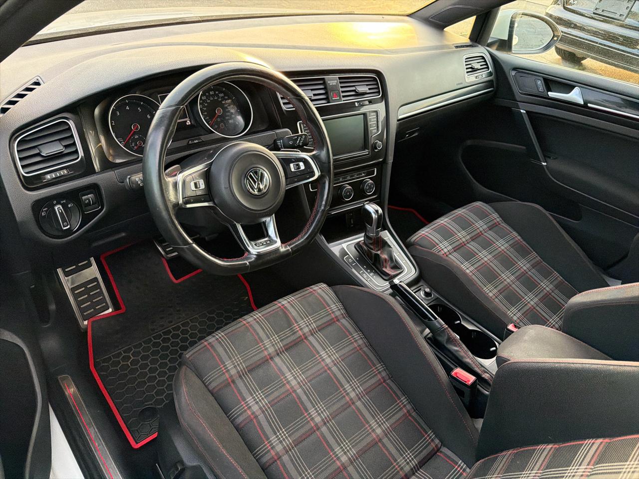 Volkswagen Golf GTI 4dr HB DSG Autobahn 2016