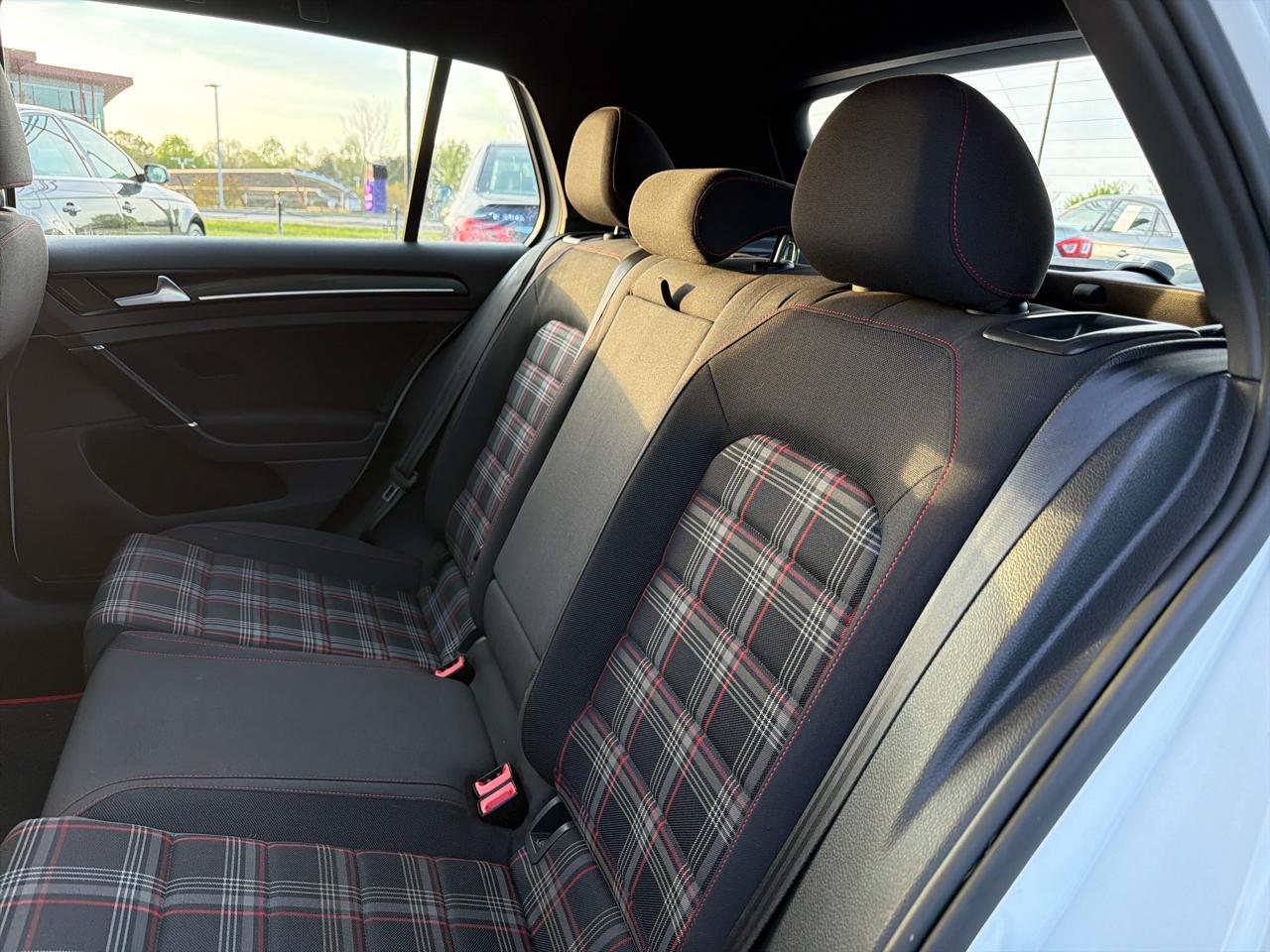 Volkswagen Golf GTI 4dr HB DSG Autobahn 2016