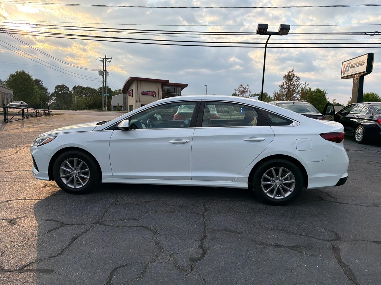 Hyundai Sonata SE 2.4L 2019