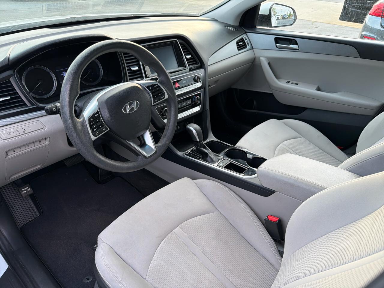 Hyundai Sonata SE 2.4L 2019