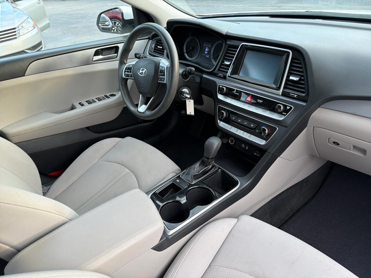 Hyundai Sonata SE 2.4L 2019