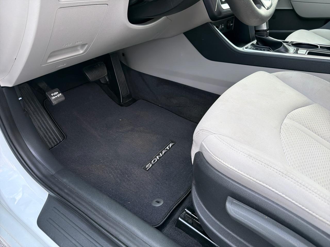 Hyundai Sonata SE 2.4L 2019