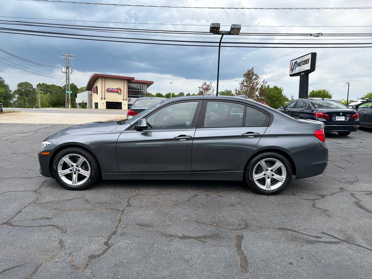 BMW 3 Series 4dr Sdn 328i xDrive AWD SULEV 2013