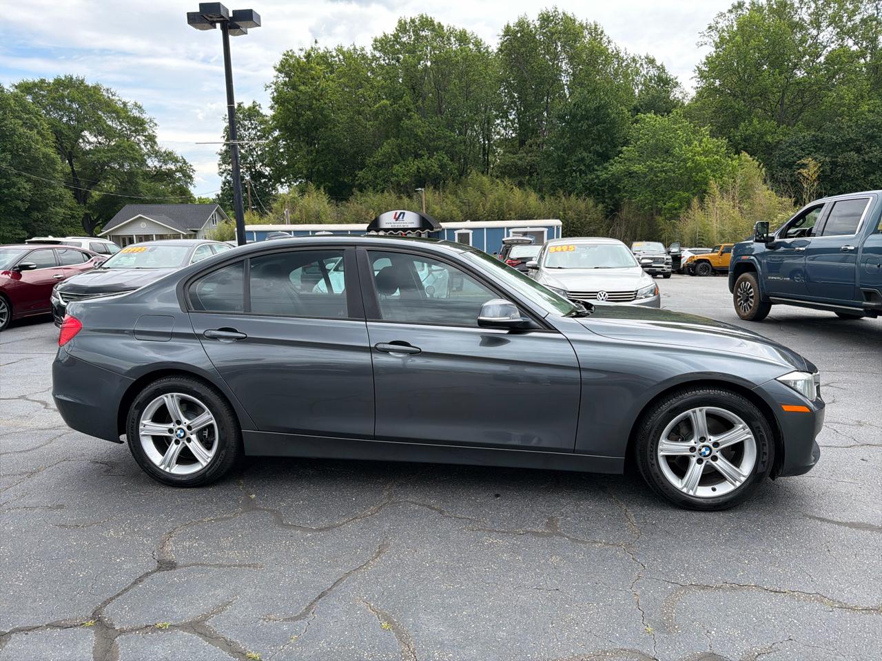 BMW 3 Series 4dr Sdn 328i xDrive AWD SULEV 2013