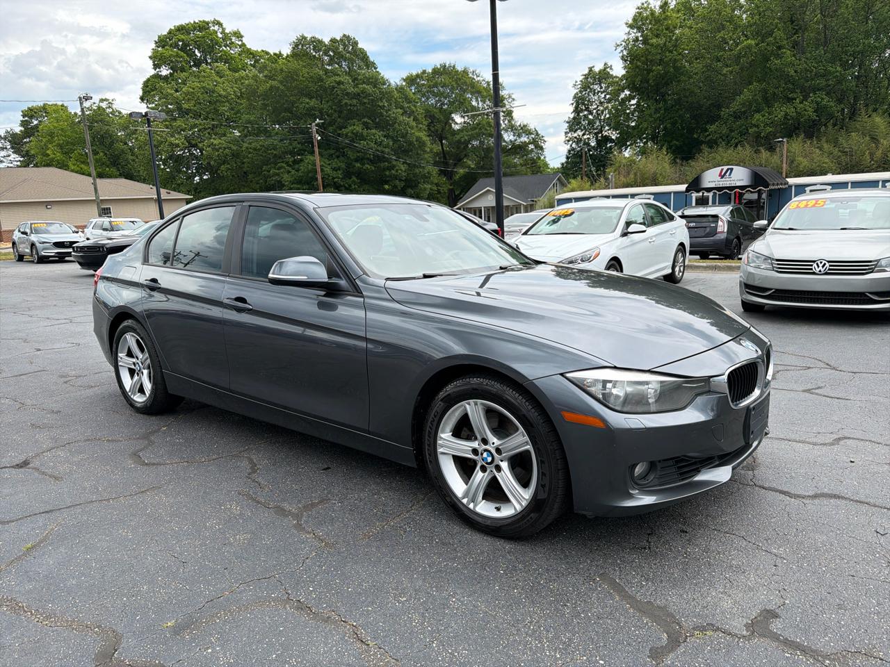 BMW 3 Series 4dr Sdn 328i xDrive AWD SULEV 2013