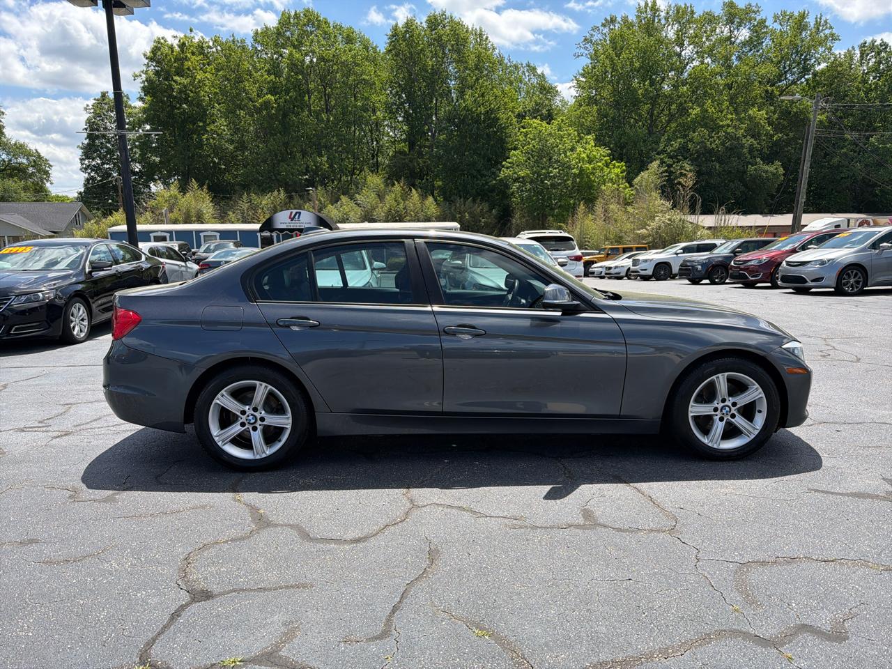 BMW 3 Series 4dr Sdn 328i xDrive AWD SULEV 2013
