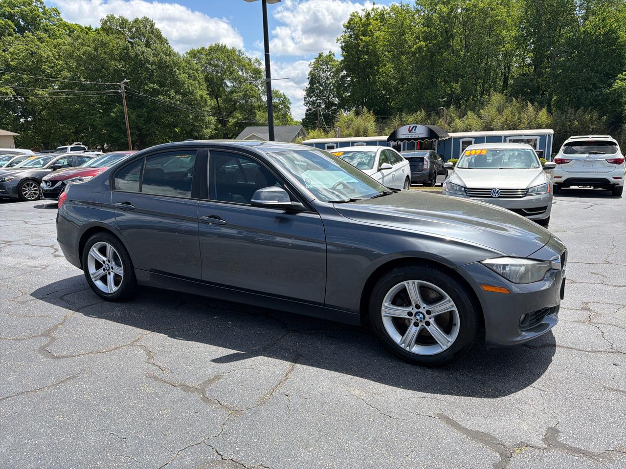 BMW 3 Series 4dr Sdn 328i xDrive AWD SULEV 2013