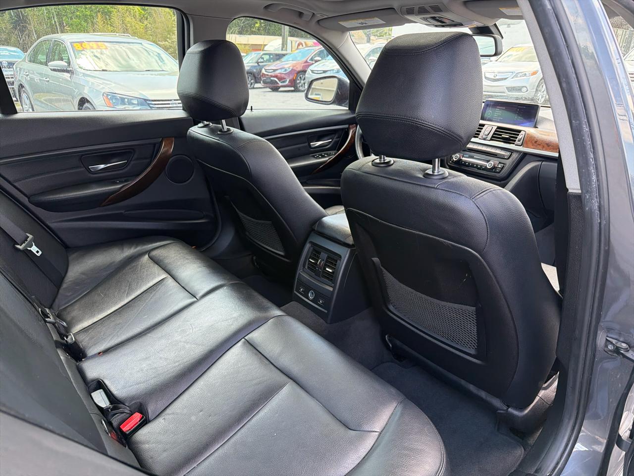 BMW 3 Series 4dr Sdn 328i xDrive AWD SULEV 2013
